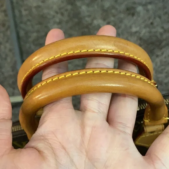 ❤️LV ALMA PM MONOGRAM❤️ - Picture 16 of 16